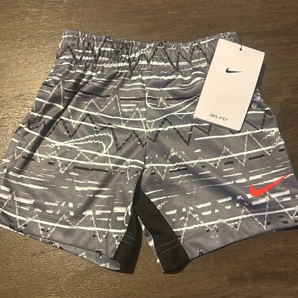 NWT Nike Toddlers Boys Be Real AOP Shorts  Wolf Gray - Picture 4 of 10